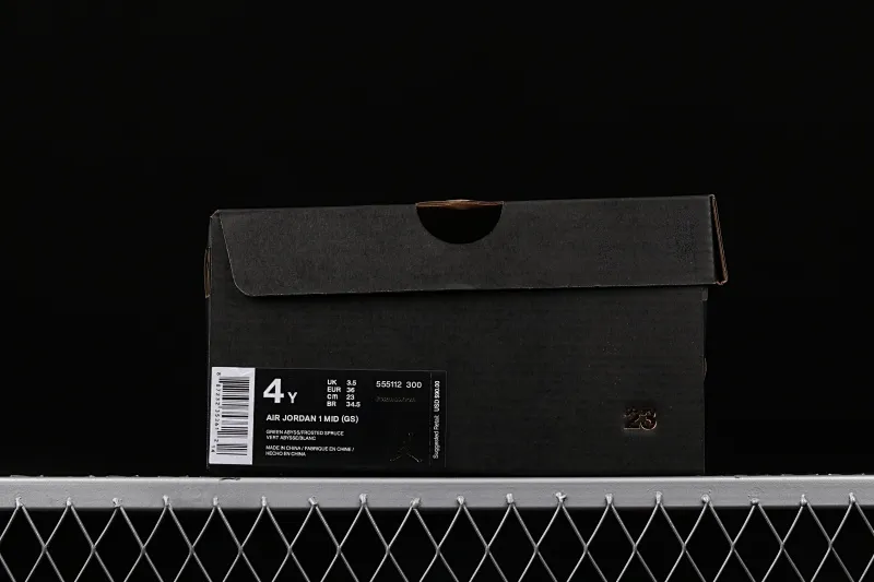 All categories Air Jordan Jordan series basketball shoes Air Jordan 1 Mid Air Jordan 1 Mid AJ1 Joe 1 mid-top cultural basketball shoes 555112-300